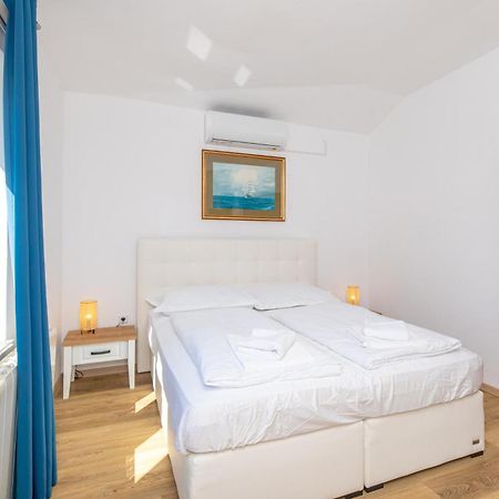 Apartments Soul Krk Town Exterior photo